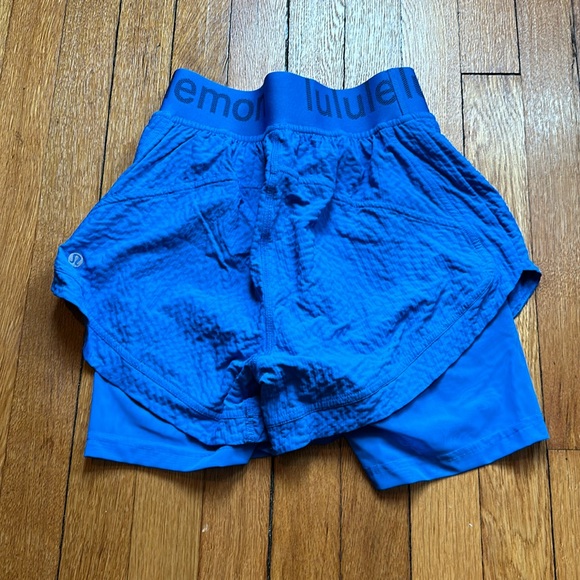 Lululemon Logo Waistband HR Train Short - Picture 1 of 5